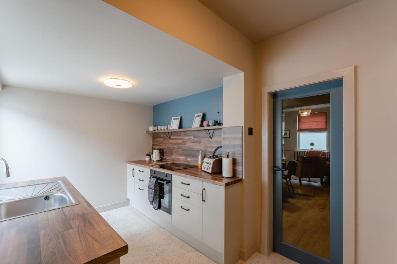 Swan House: Central City Retreat With Free Parking Holiday home