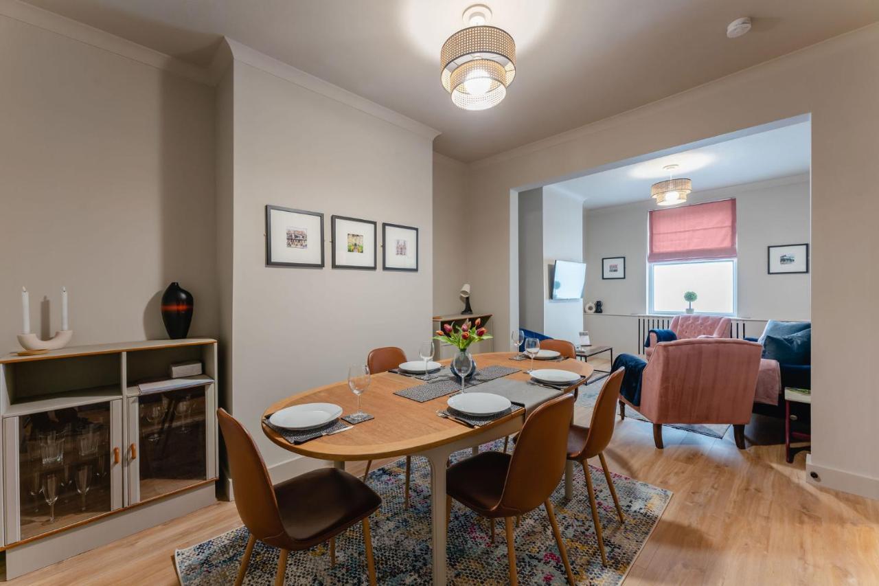 Swan House: Central City Retreat With Free Parking Holiday home York