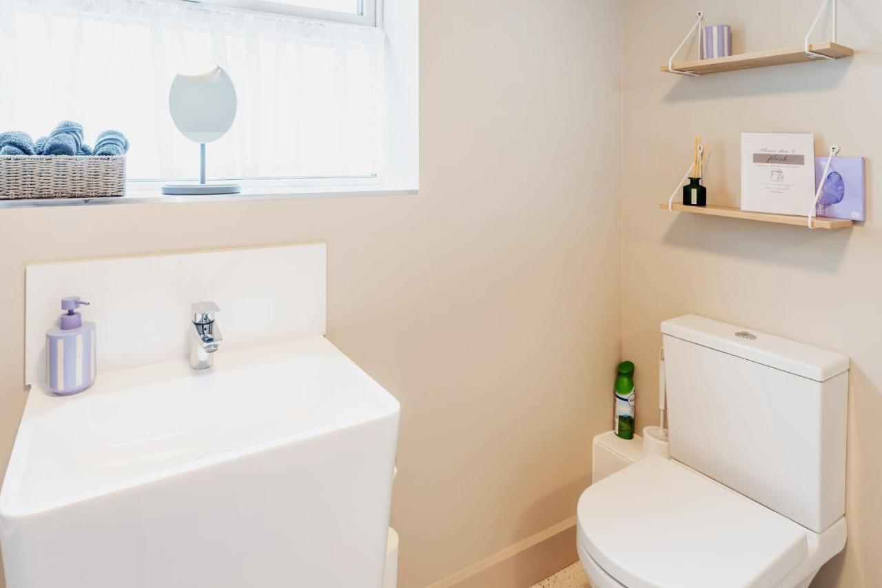 Swan House: Central City Retreat With Free Parking *